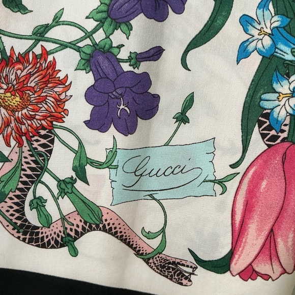 Authentic Gucci 100% Silk Scarf Floral Botanical Snake Print Black Border Italy - Picture 3 of 12